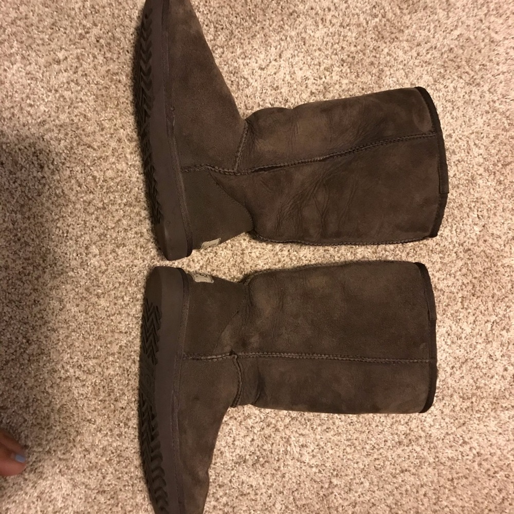 Ugh Brown size 7